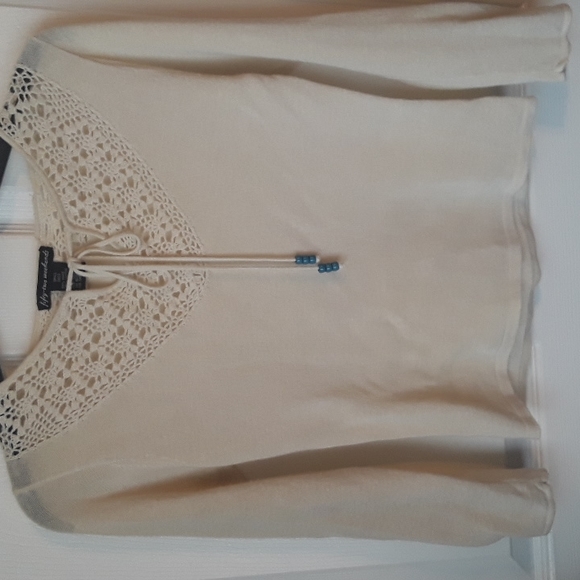 Y2K Crochet neckline Top w/ 3/4 split sleeves Lightweight Knit beaded tie - Picture 3 of 15